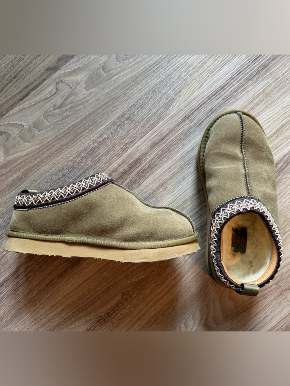 Women’s Cozy Trendy Slippers in Tan